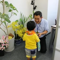 こども見学会で名刺交換体験|税理士法人YFPクレア