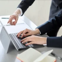 指導をするビジネスマン