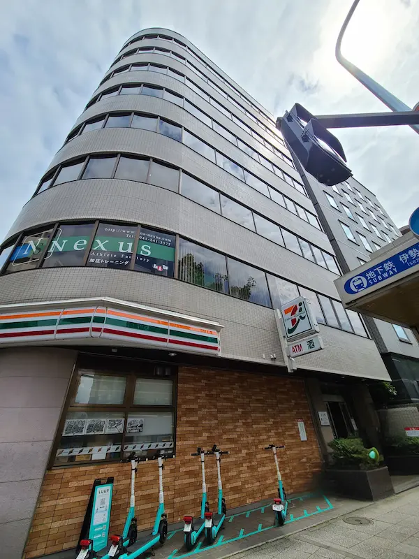 横浜のアパート１棟からの副業不動産オーナー様の確定申告をする税理士法人YFPクレア横浜クラウドオフィスの外観